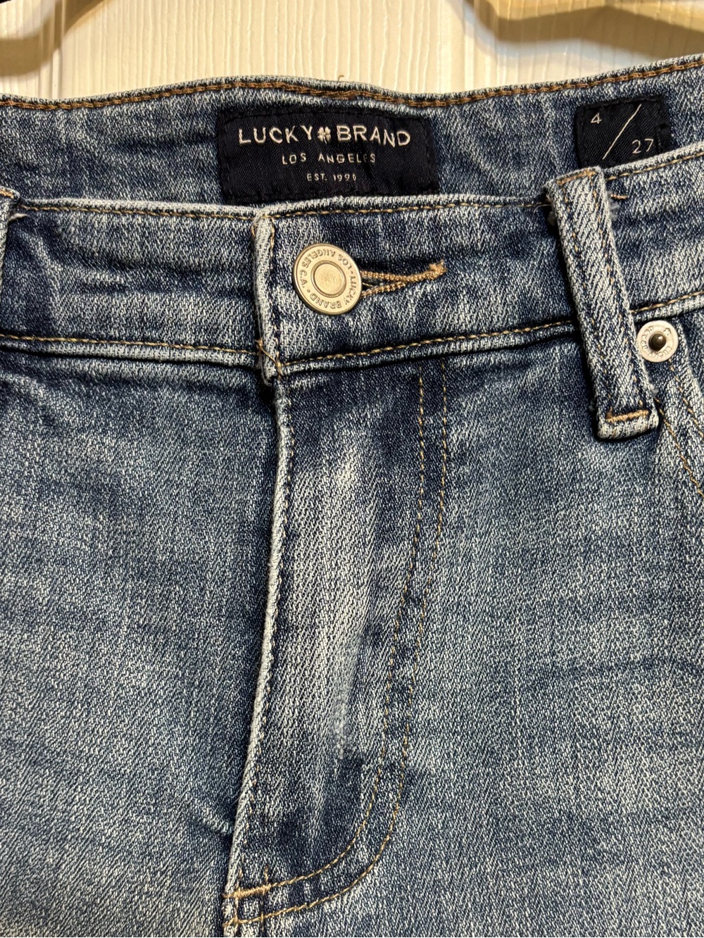 Lucky Brand Blue Light Wash Mid Rise Sienna Boyfriend Jeans - Picture 9 of 9